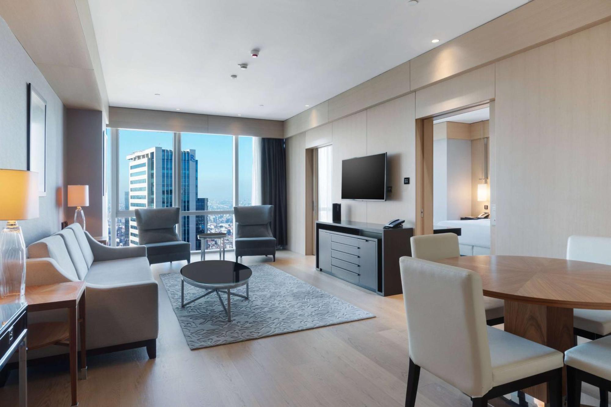 Suite Senior con 1 Camera da Letto, Vista Mare Parziale e Angolo Cottura